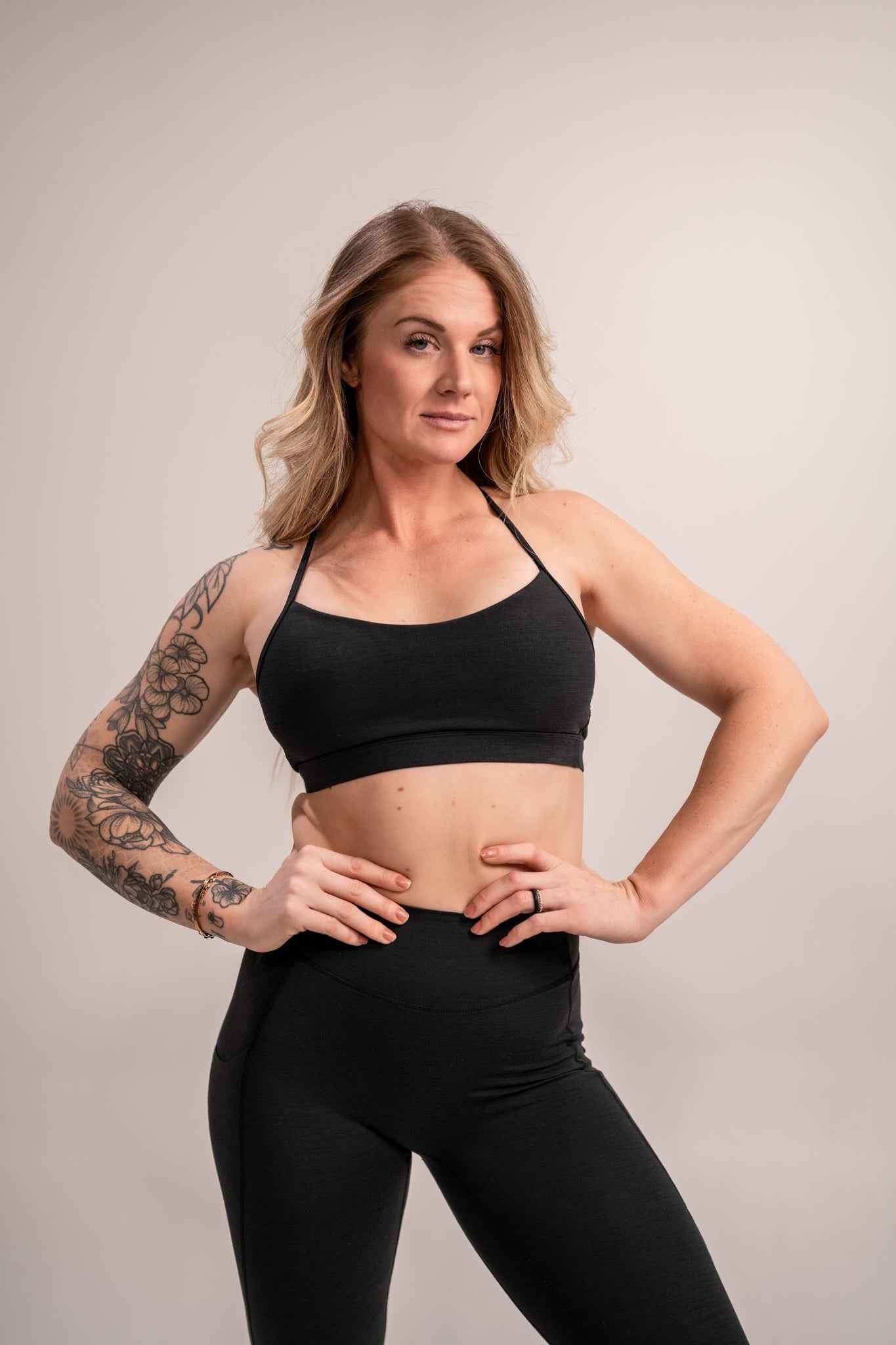 WOMEN'S | DEBUT SPORTS BRA : BLACK - Image 3