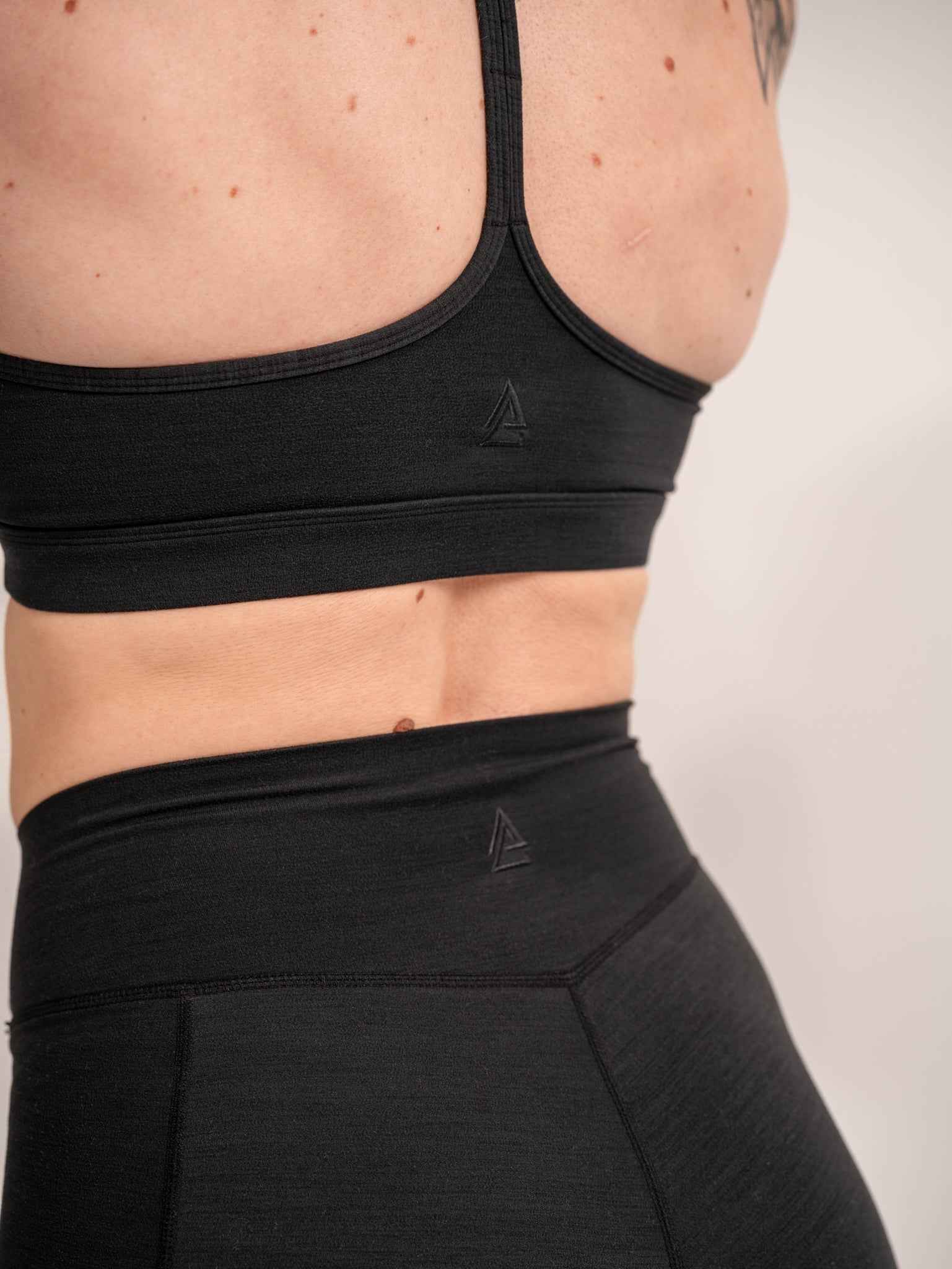 WOMEN'S | DEBUT SPORTS BRA : BLACK - Image 5