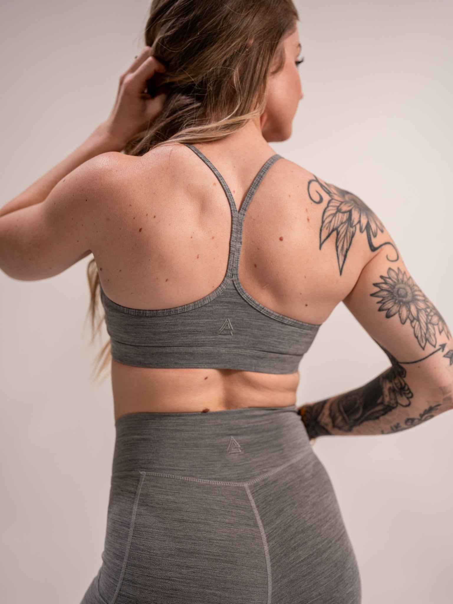 WOMEN'S | DEBUT SPORTS BRA : GRAY - Image 3