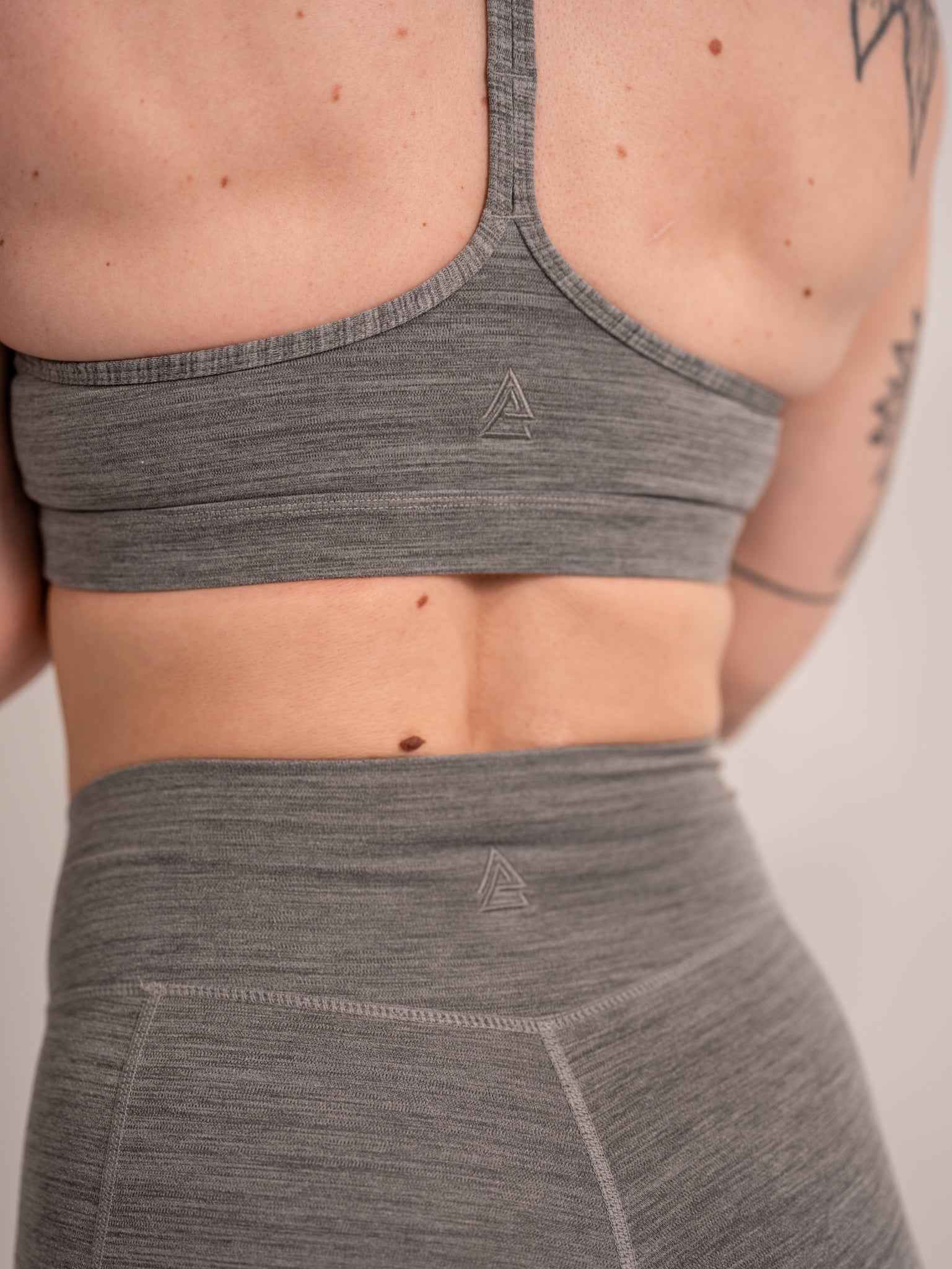 WOMEN'S | DEBUT SPORTS BRA : GRAY - Image 4