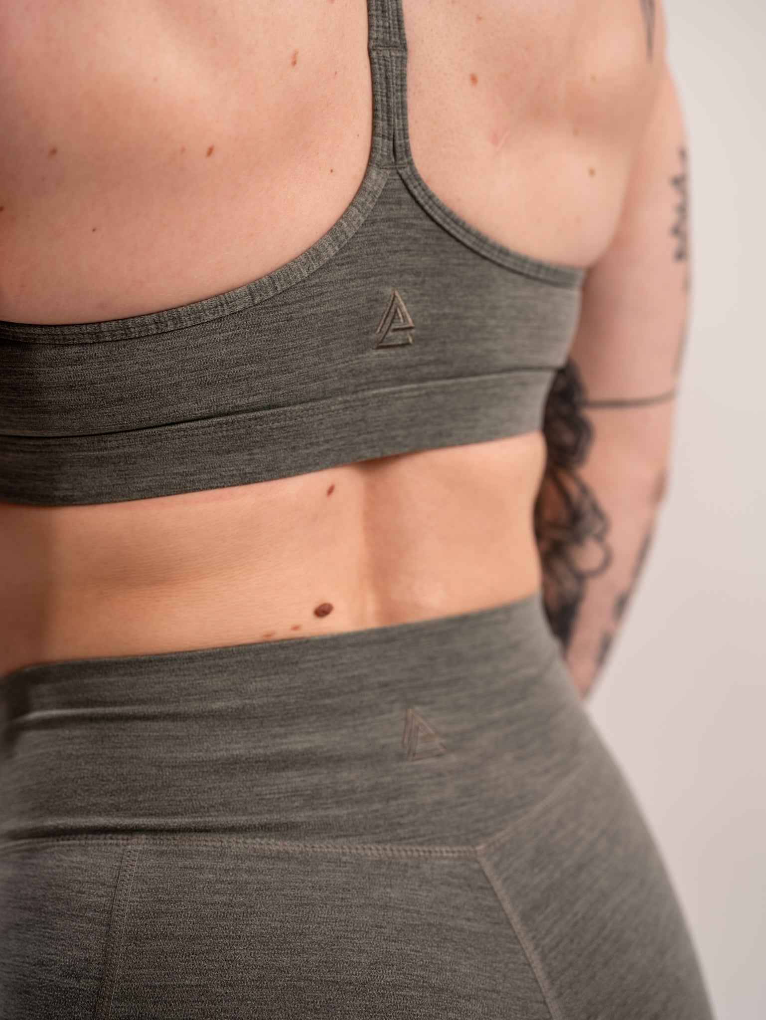 WOMEN'S | DEBUT SPORTS BRA : IVY - Image 6