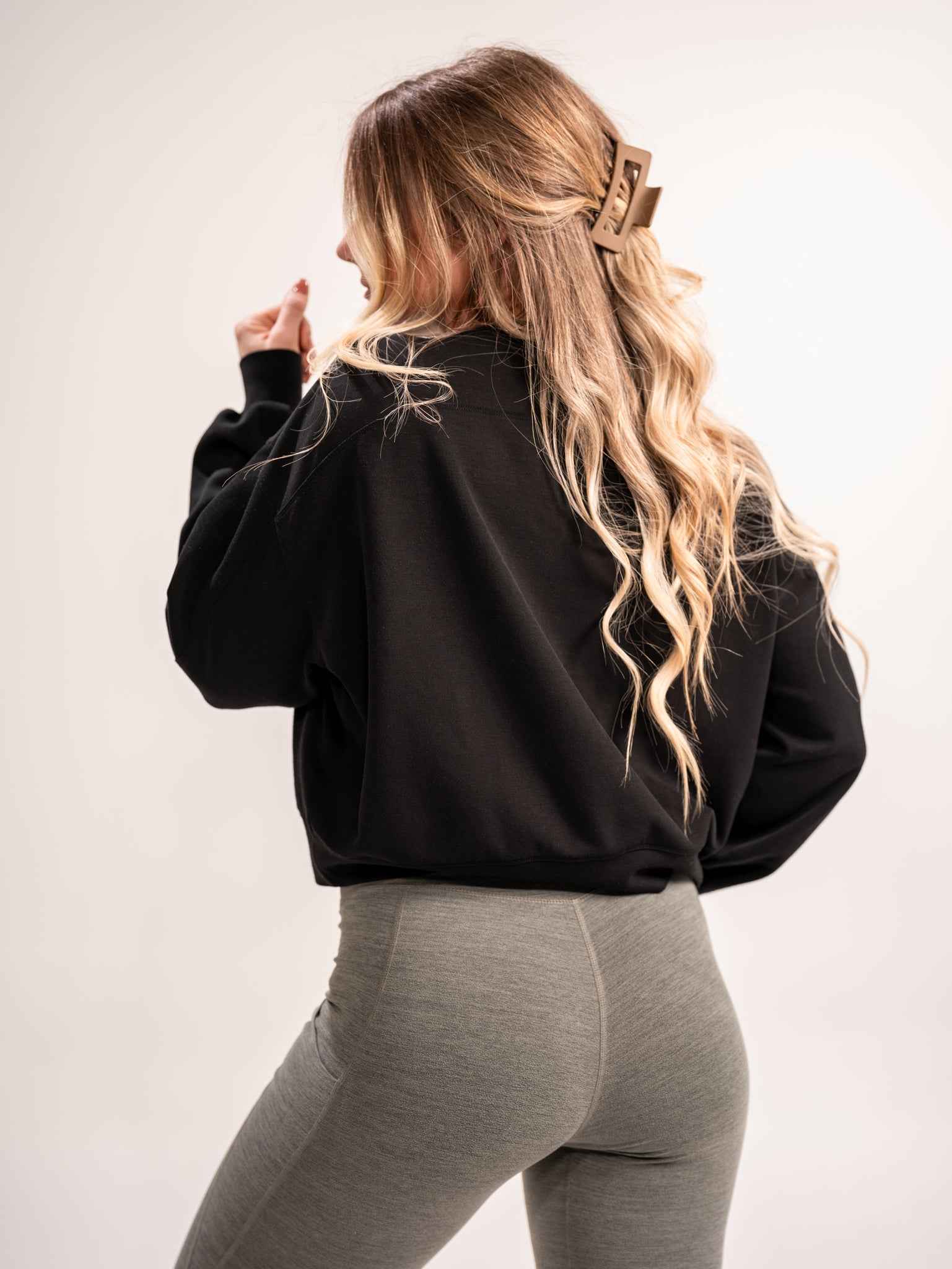 WOMEN'S | ROUSE PULLOVER : BLACK - Image 3